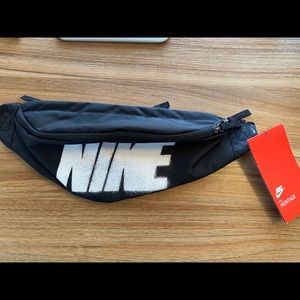 SOLD: Nike Fanny Pack